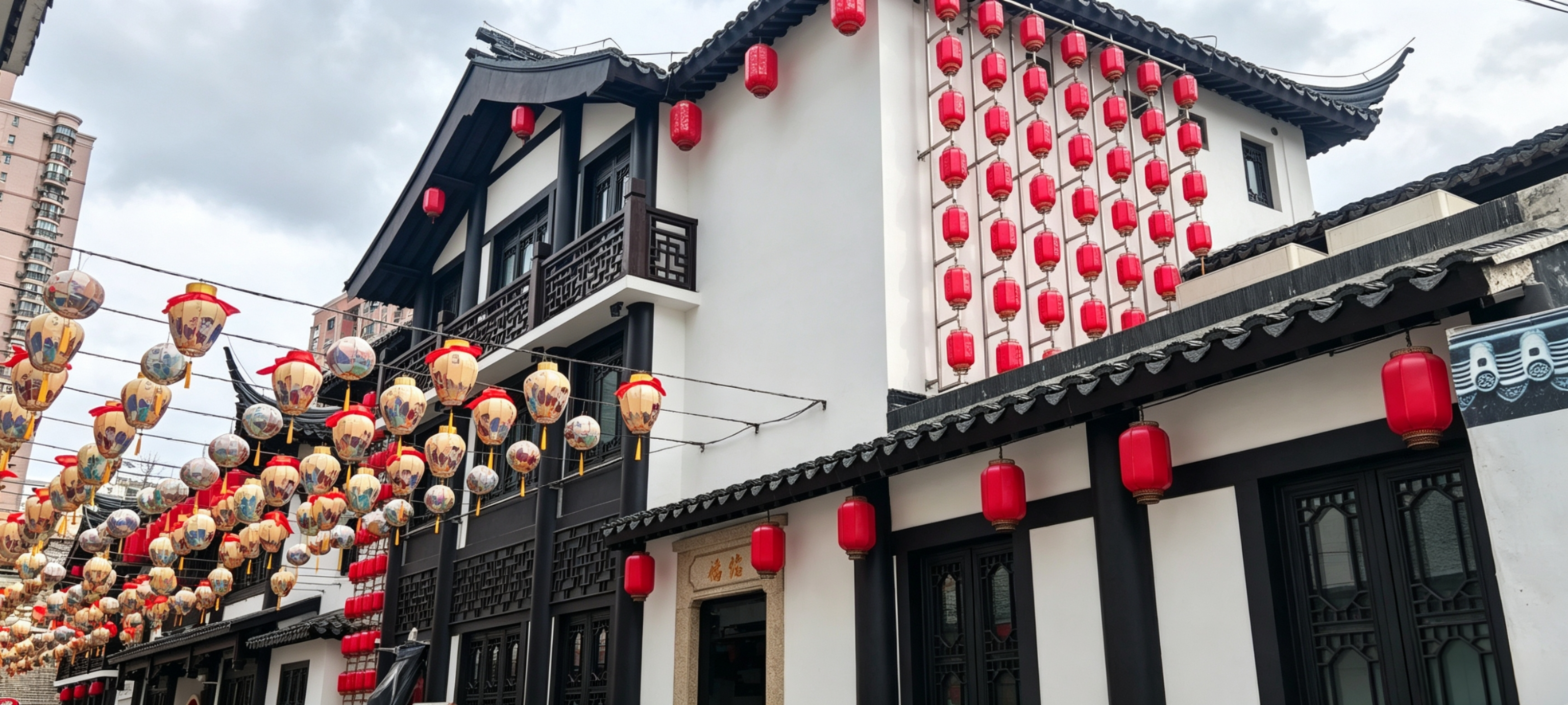 City-Wall Relics & Old-Town Lane Exploration
